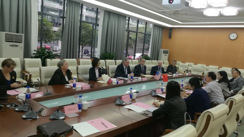 与校领导会谈